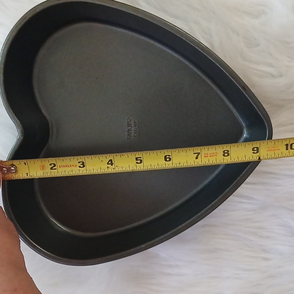 Wilton Heart Shape Baking Pans Set - Picture 6 of 8